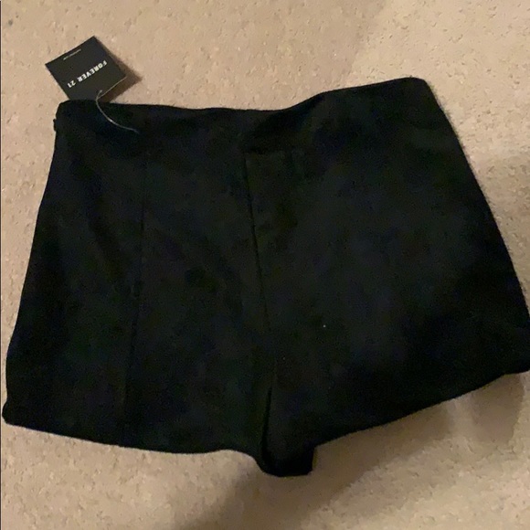 Forever 21 high waisted shorts - Picture 2 of 3